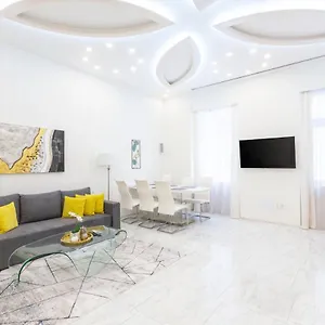 Apartment Luxurious Next To The Danube River, Budapest